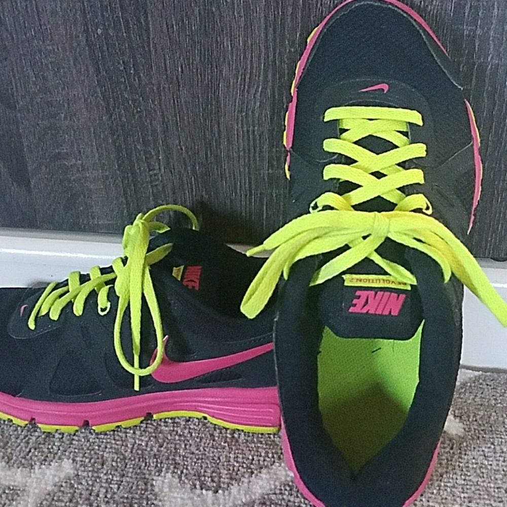 Nike Revolution 2 shoes